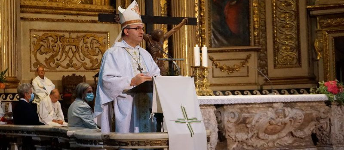 José Ignacio Munilla celebrando misa