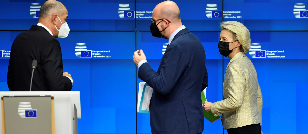 Janez Jansa, primer ministro esloveno, junto a Charles Michel y Ursula von der Leyen