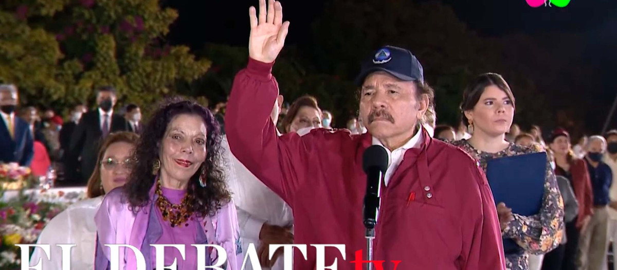 Daniel Ortega jura su quinto mandato respaldado por la izquierda autoritaria