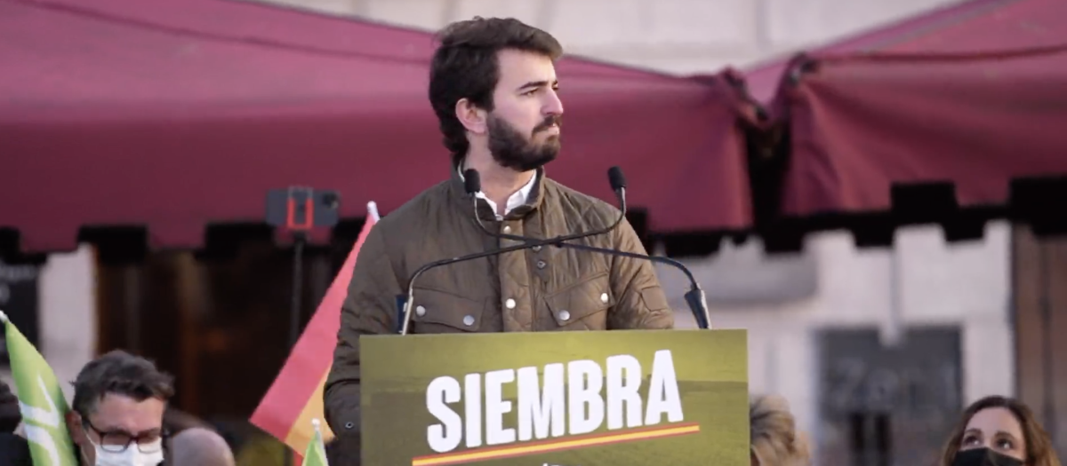 Juan García-Gallardo, durante su primera intervención como candidato de Vox a las cortes castellano y leonesas.