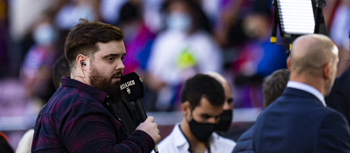 Ibai Llanos (streamer), during La Liga football match between FC Barcelona and Real Madrid CF, at Camp Nou Stadium in Barcelona, Spain, on October 24, 2021. Foto: Siu Wu. 
action International Soccer La Liga match Men s soccer Men s sports Professional soccer Spain SPO Football Soccer Sports