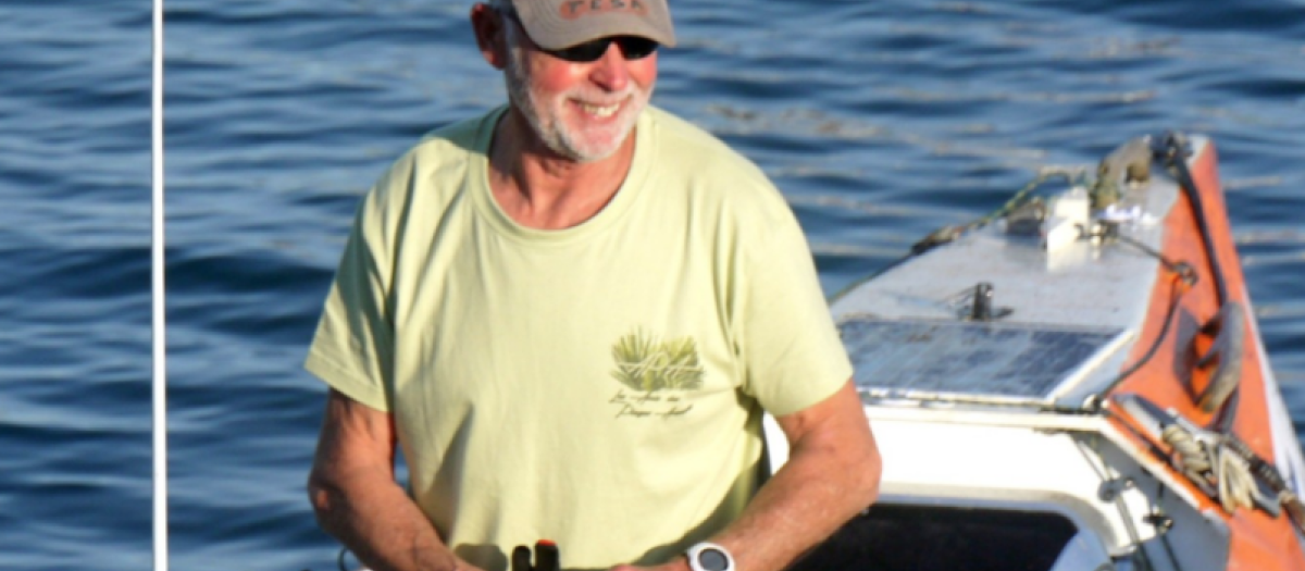 Jean-Jacques Savin, en su embarcación