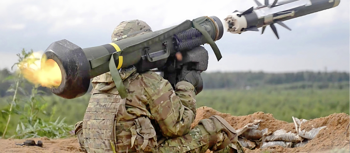 Soldado pertrechado con un misil anti tanques