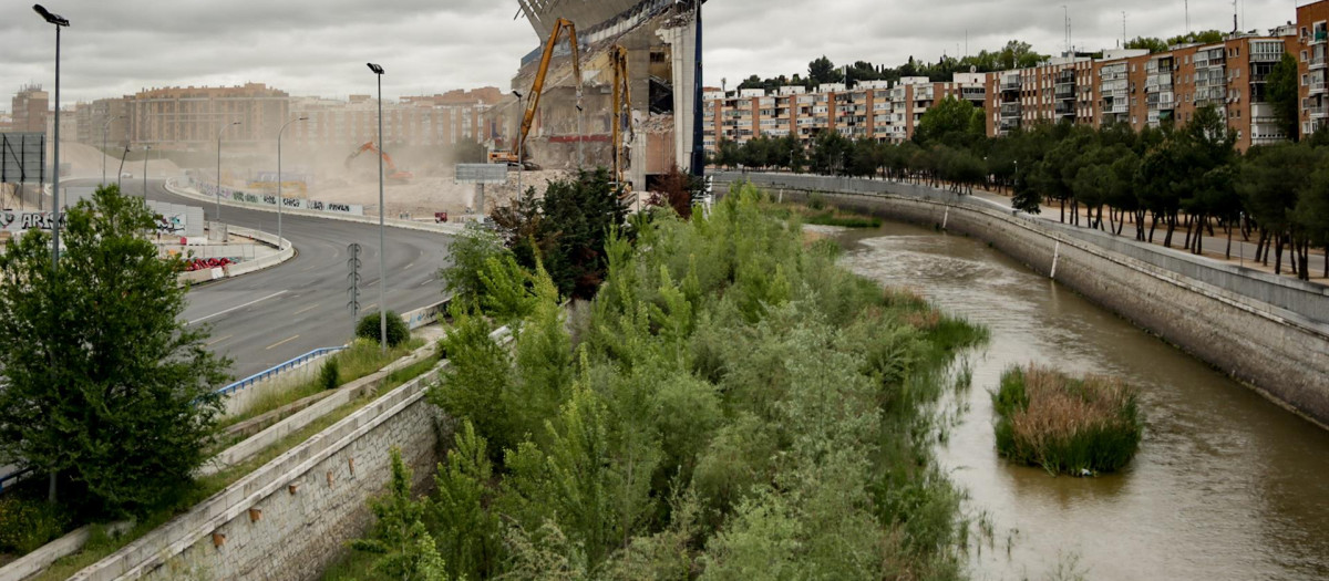 El Estadio Vicente Calderón durante el proceso de derribo