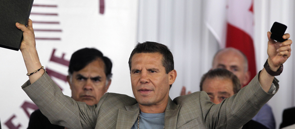 El boxeador Julio César Chávez el día de su ingreso en el Salón de la Fama del boxeo en 2011