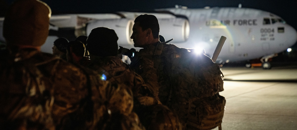 Militares de Estados Unidos comienzan su viaje con destino a Europa