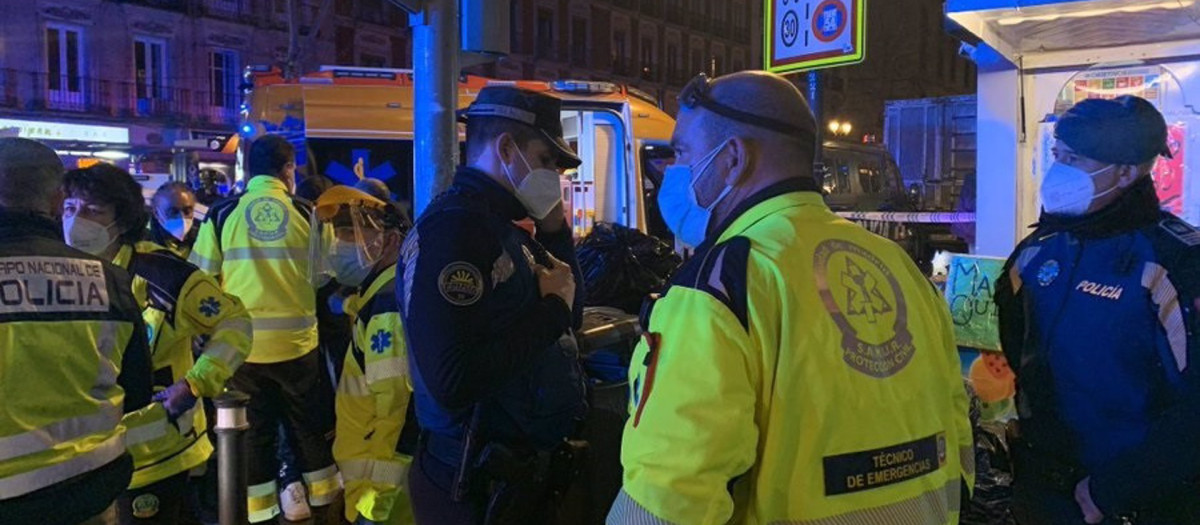 07-02-2022 Sucesos.- El crimen de la calle Atocha comenzó con una reyerta entre DDP y Trinitarios.

El asesinato el sábado por la noche a las puertas de una discoteca en la calle Atocha comenzó con una reyerta entre miembros y simpatizantes de los Dominican Don't Play (DDP) y los Trinitarios, las bandas latinas con más integrantes en la actualidad en la Comunidad de Madrid, han confirmado a Europa Press fuentes de la investigación.

ESPAÑA EUROPA MADRID SOCIEDAD
EMERGENCIAS MADRID