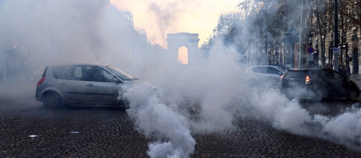 Las protestas en París trataron de bloquear los Campos Elíseos