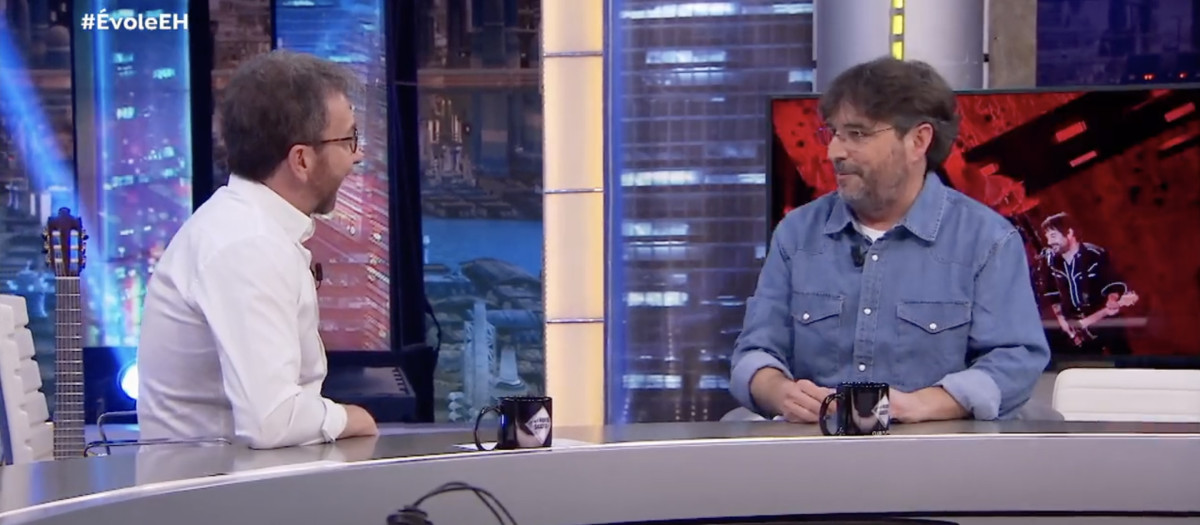 El periodista y empresario Jordi Évole, en 'El Hormiguero', junto a Pablo Motos