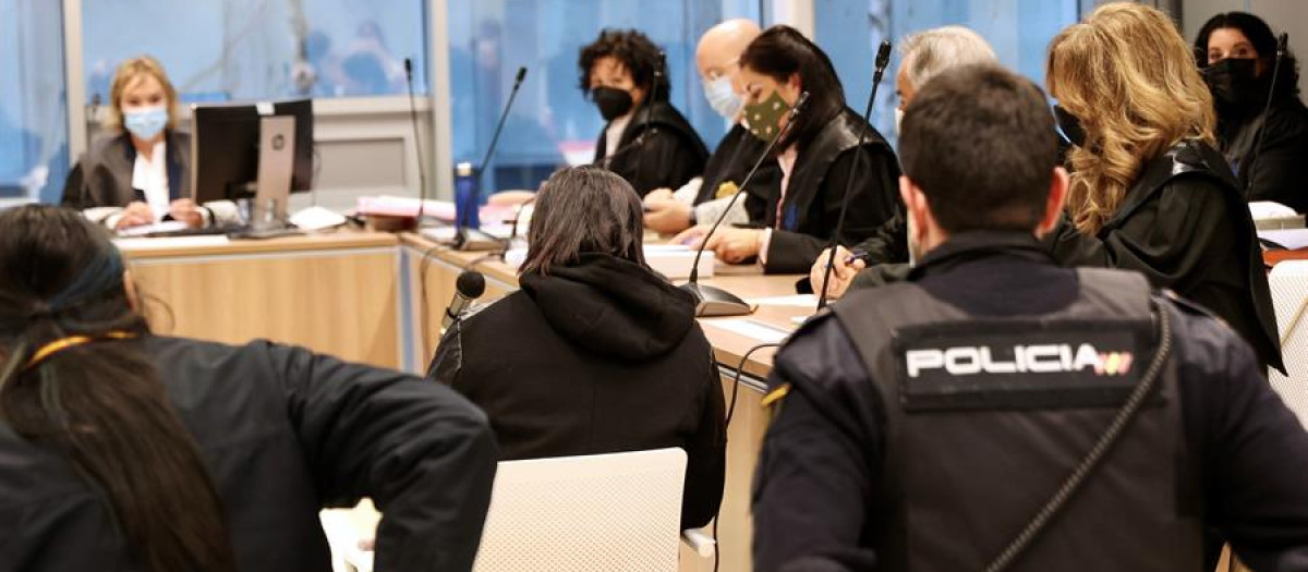 Un jurado culpa de asesinato a la acusada de matar a su hija en Logroño