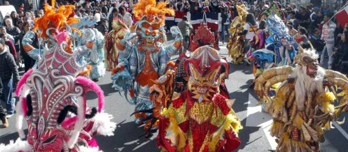 Imagen de un desfile de carnaval en Madrid