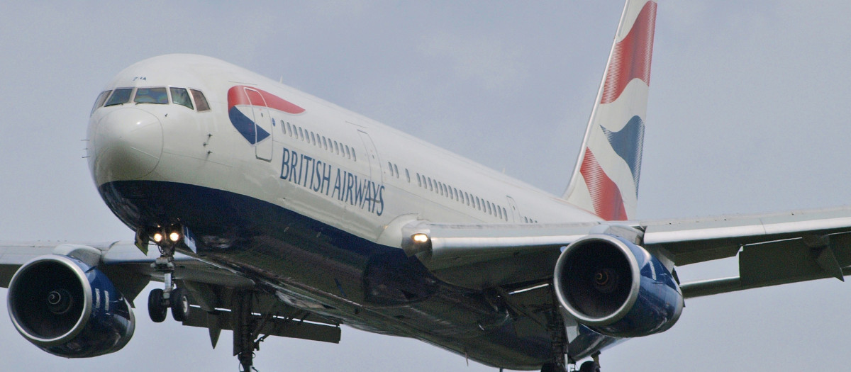 Un avión de British Airways, una de las aerolíneas bandera de IAG