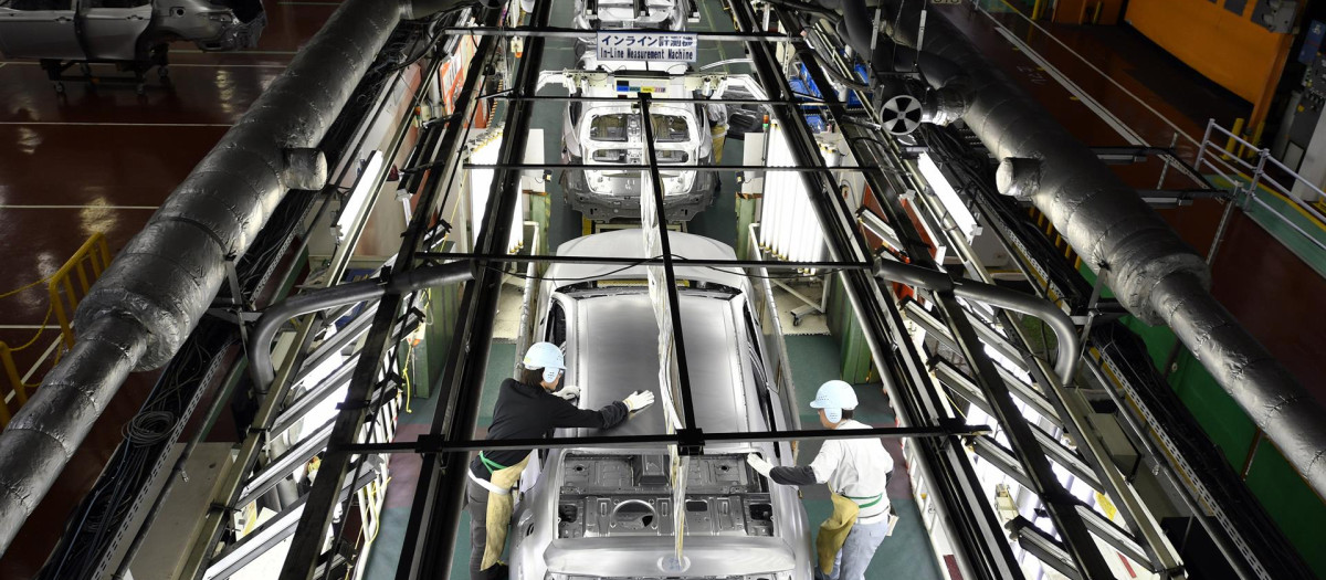 Empleados de la planta afectada por el ciberataque sufrido por Toyota en Japón