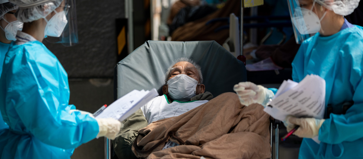 Las autoridades hongkonesas no descartan un confinamiento masivo en la ciudad para atajar la actual oleada de covid