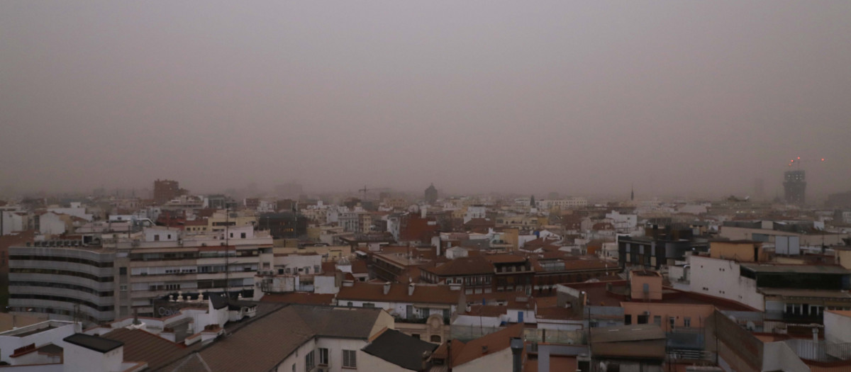 Madrid amanece cubierto de calima del Sáhara