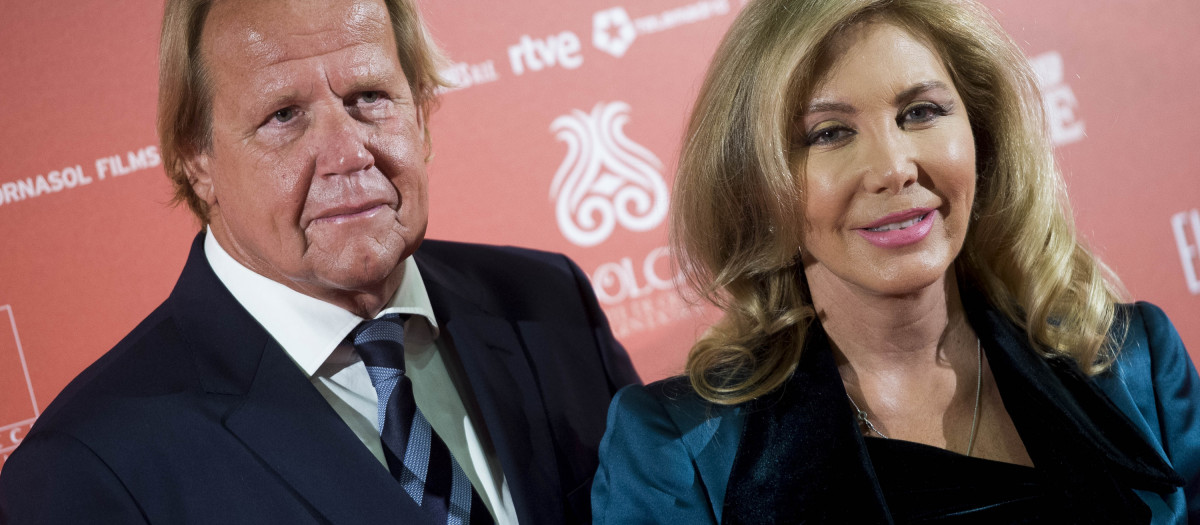 Matthias Kuhn y Norma Duval durante la premiere de la película "El jugador de Ajedrez" en Madrid.
25/04/17