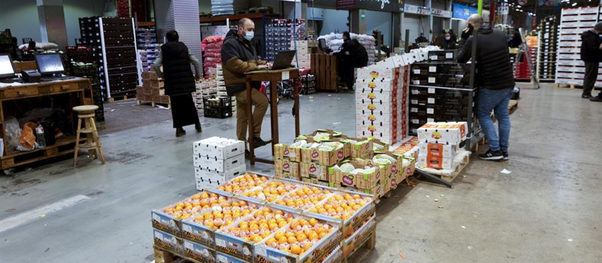 Imagen de Mercabarna, donde ayer se alertó de la ausencia de algunos productos por la huelga del transporte.