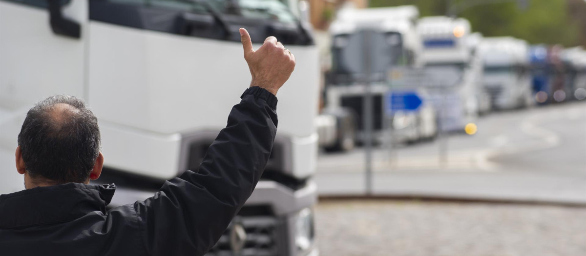 Transportistas convocados por la Plataforma para la Defensa del Sector de Transporte de Mercancías