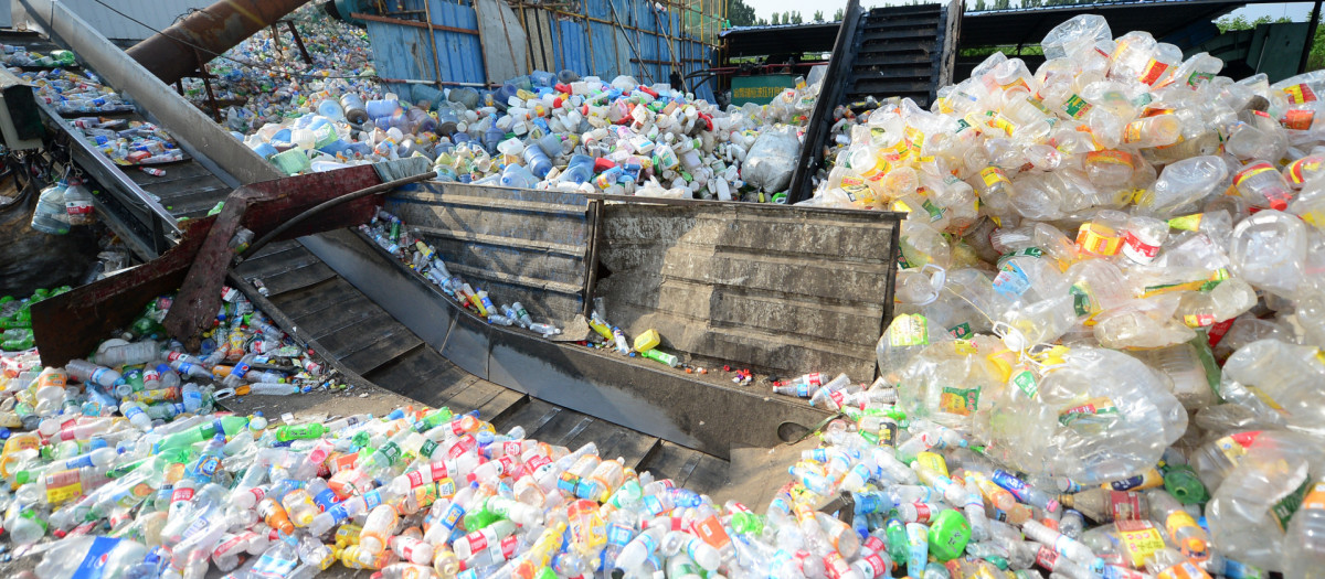 Botellas de plástico listas para ser recicladas