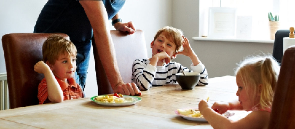 La federación pide que aumente en una semana más por nacimiento el permiso de paternidad y maternidad en familias numerosas