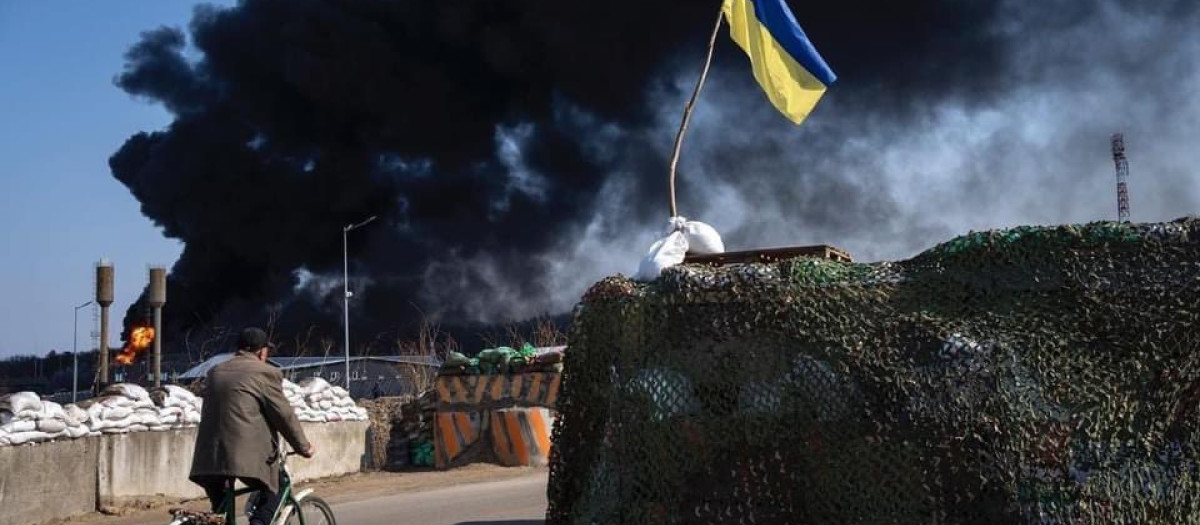 Un reten militar del ejército ucraniano en una carretera cercana a Kiev