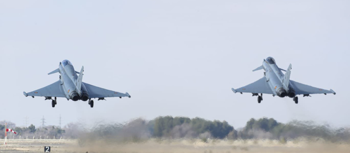 Dos Eurofighter españoles despegando durante la misión que han cumplido en Bulgaria
