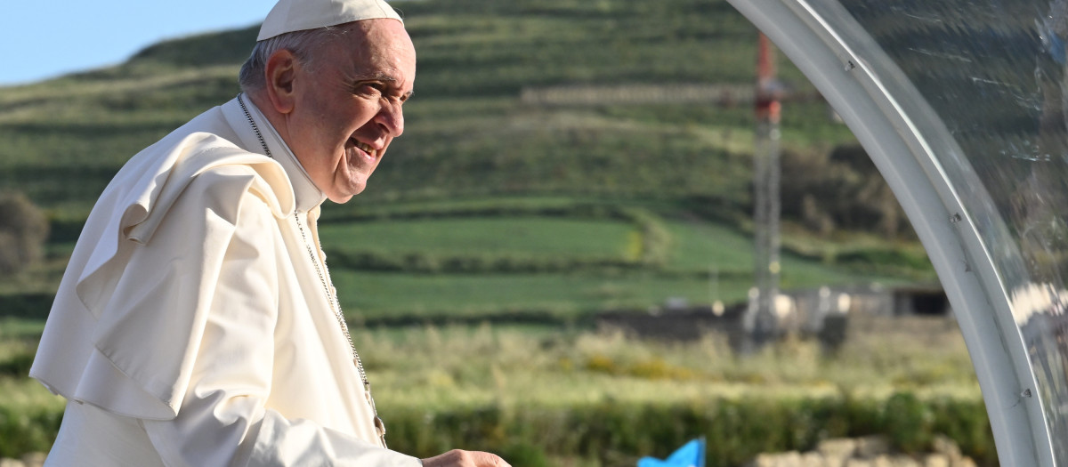 El Papa Francisco en el papamóvil