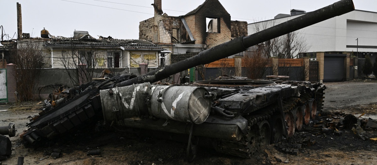 Tanque ruso destruido Ucrania Kiev