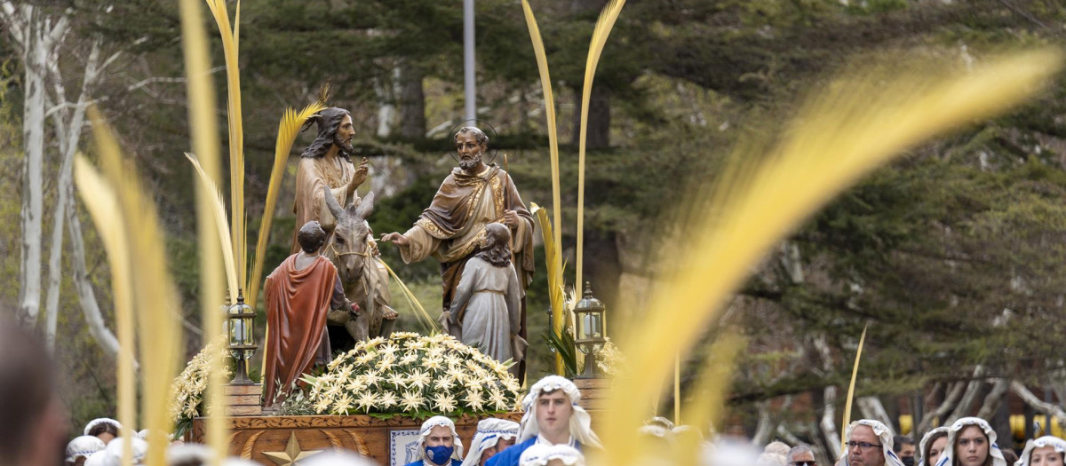 Vista de la procesión de Domingo de Ramos de la Cofradía de la Entrada de Jesús en Jerusalén, la burrica, en Teruel