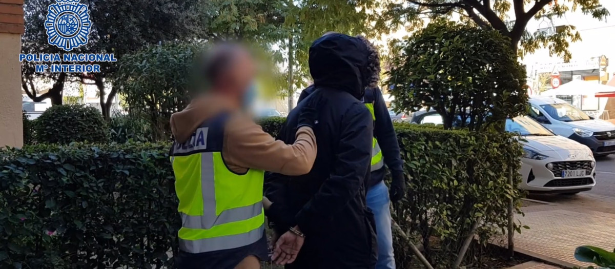 Agentes de la Policía Nacional han detenido a ocho individuos relacionados con la banda juvenil violenta de los Trinitarios, como presuntos responsables de dar "una brutal paliza" a dos jóvenes en la estación de Bilbao de Metro de Madrid hace medio año