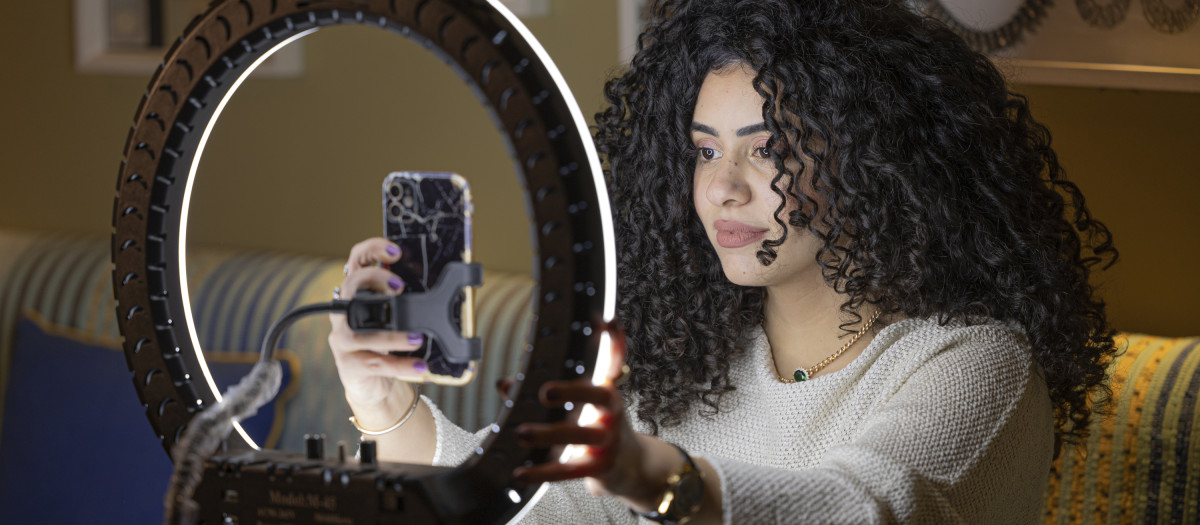 Sara Safwat luce orgullosa sus enormes rizos en sus redes sociales