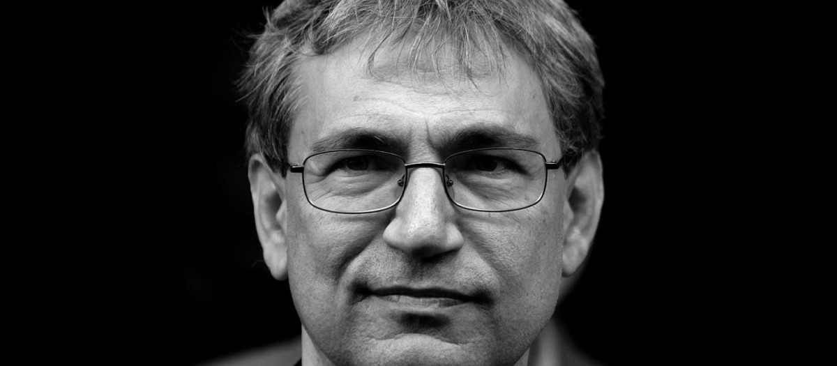 El escritor y ganador del Premio Nobel de Literatura 2006 Orhan Pamuk