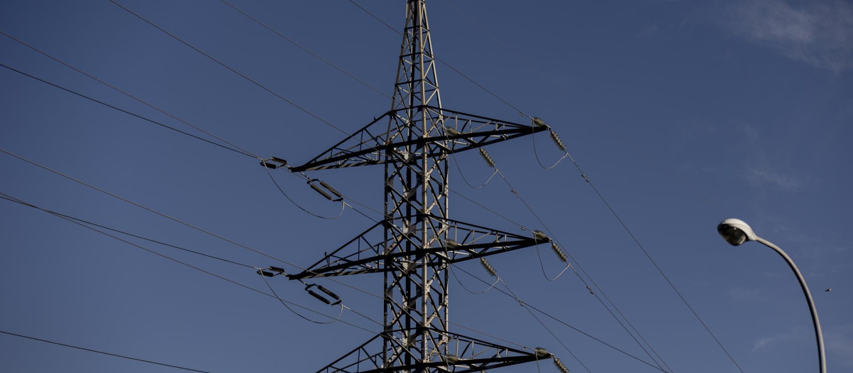 Una torre eléctrica en Madrid (España)