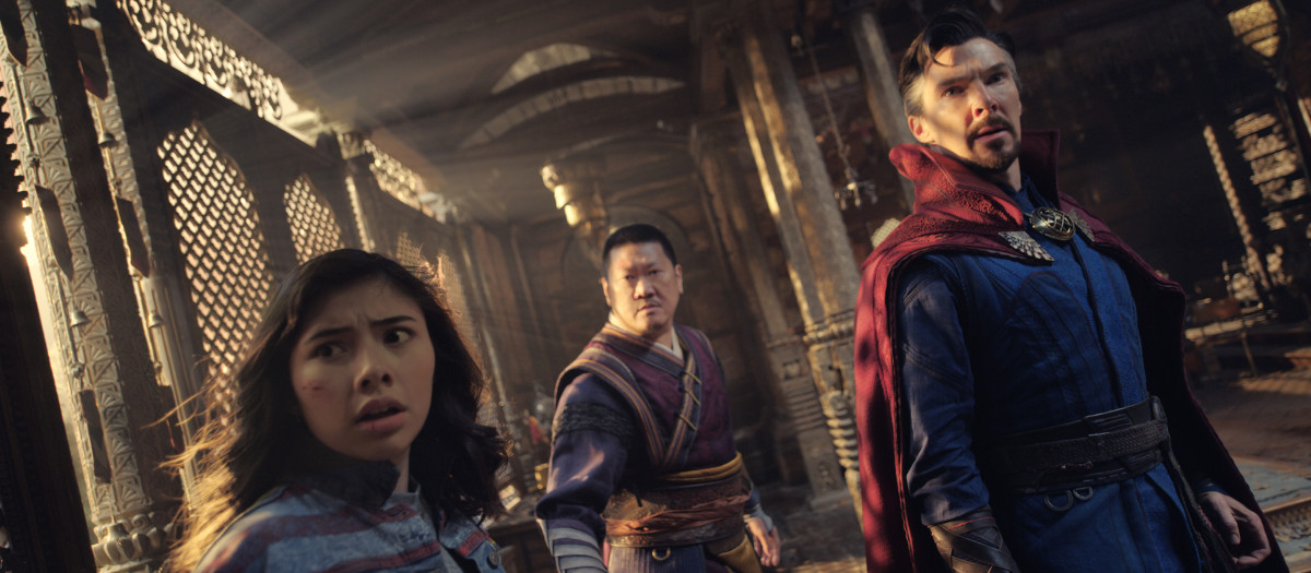 Xochitl Gomez, Benedict Wong y Benedict Cumberbatch, protagonistas de Doctor Strange 2