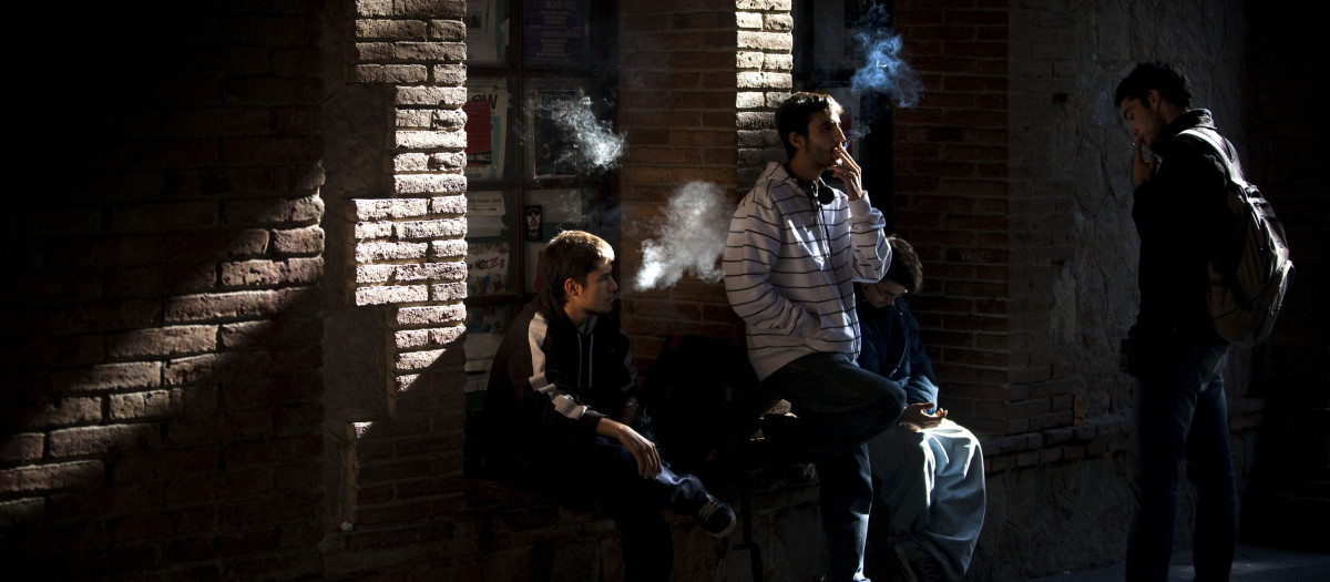 Students smoke at the courtyard of their university in Barcelona, Spain, Wednesday, Oct. 20, 2010.