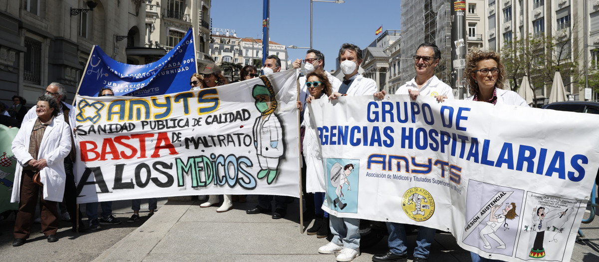 La Consejería de Sanidad ha cifrado el seguimiento de la huelga en un 9,77 por ciento por la mañana y un 3,12 por ciento por la tarde, mientras que los convocantes lo han calificado de "masivo"