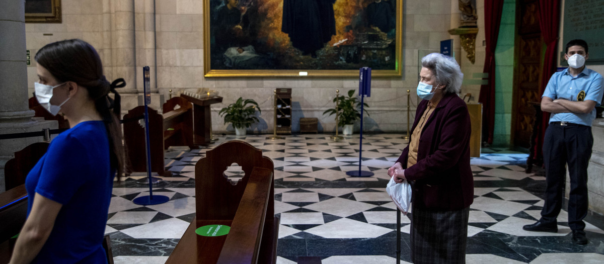 Misa en la Catedral de la Almudena en Madrid en 2020