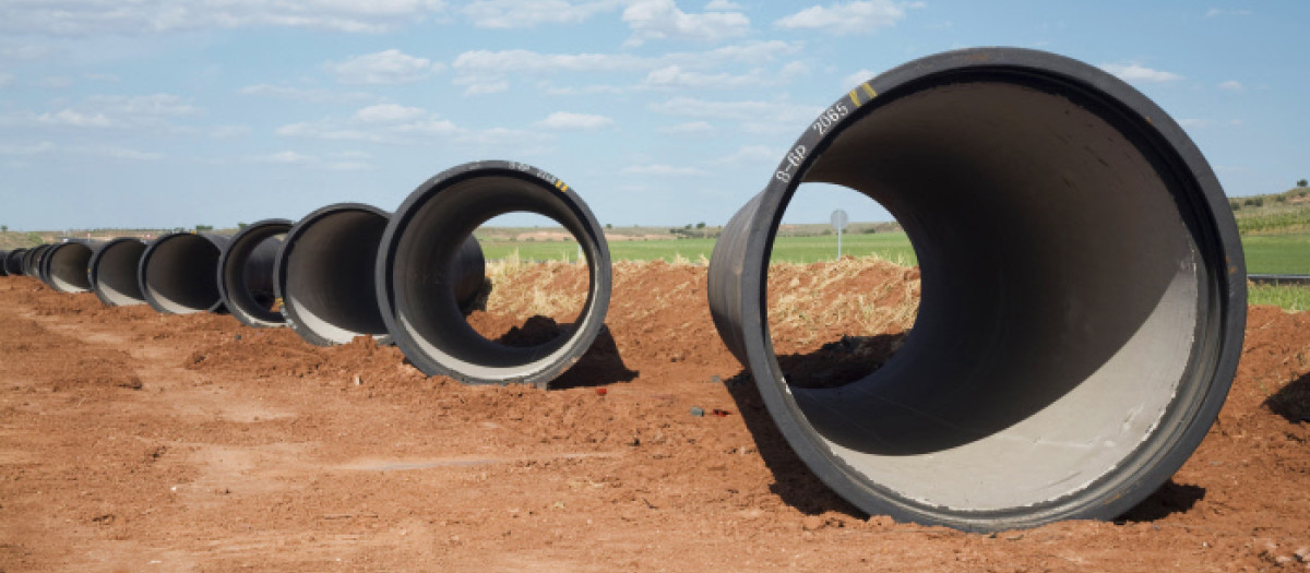 Tuberías en construcción del tramo inicial de Midcat