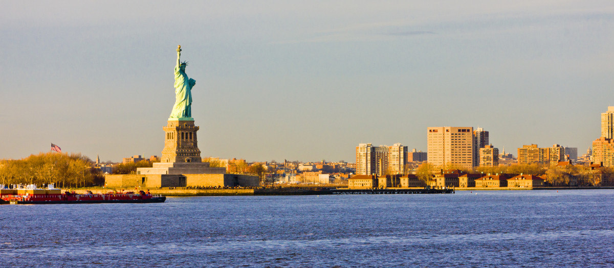 Vista panorámica de la Estatua de la Libertad en Nueva York