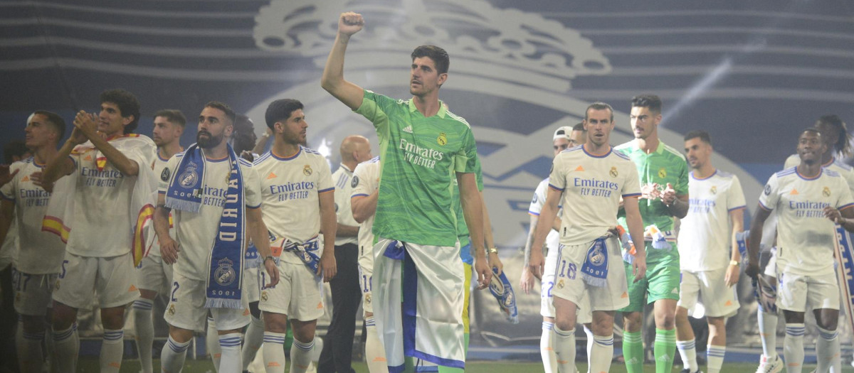 Courtois celebra la Champions ganada con el Madrid