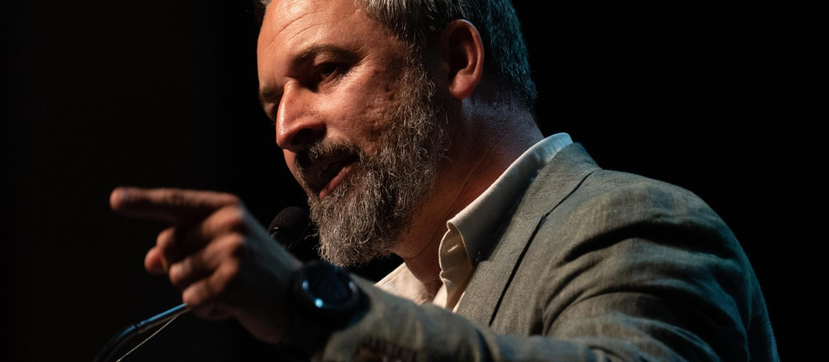 El líder de Vox, Santiago Abascal, participa en un acto en Cornellá de Llobregat