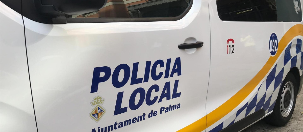 Un vehículo de la policía local de Palma, en una imagen de archivo