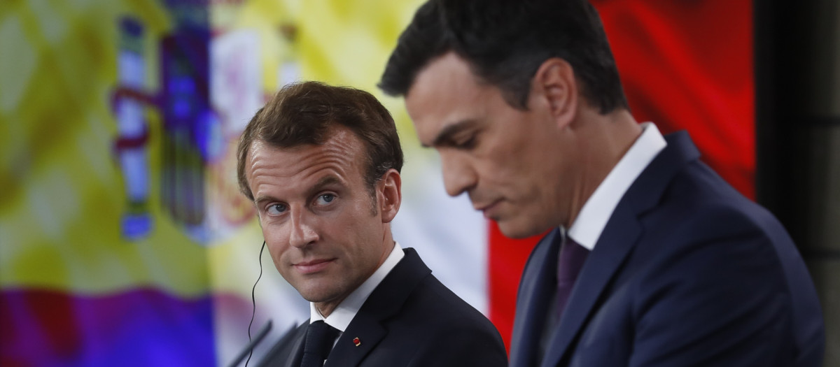 El presidente francés, Emmanuel Macron, junto a su homólogo español, Pedro Sánchez