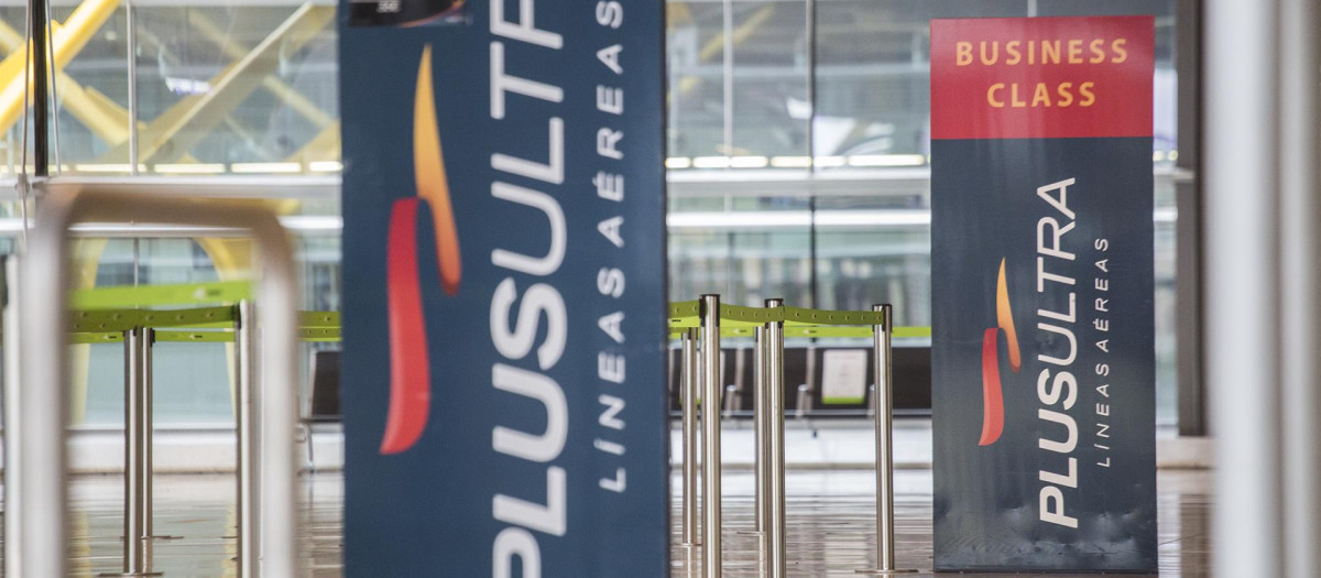 Paneles de Plus Ultra en el aeropuerto de Madrid.