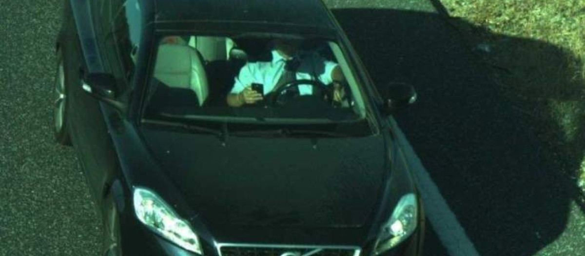 Un conductor es cazado por una cámara de la DGT