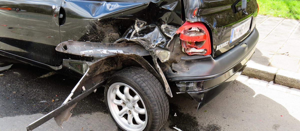 Una joven se sacó el carné y estrelló el coche en menos de 24 horas