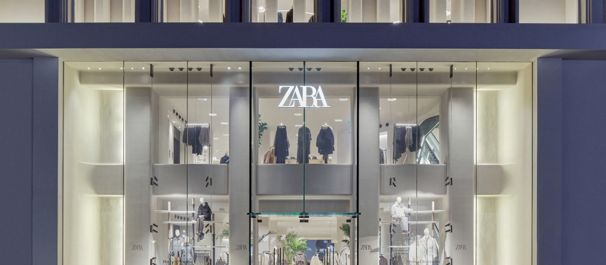 Zara, de momento, no cobra en España por devolver prendas online