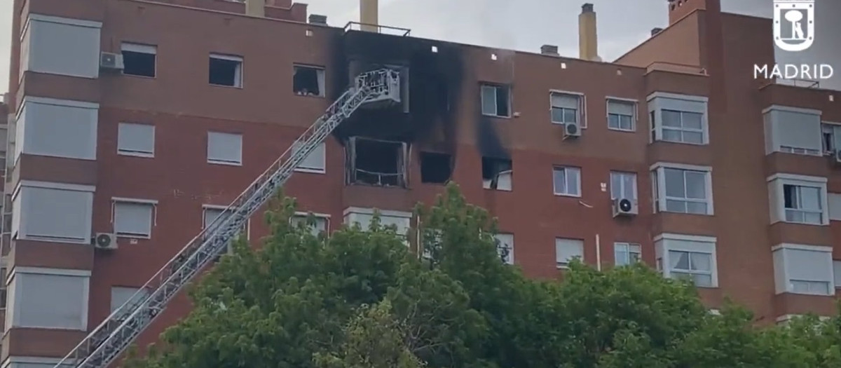 Mueren calcinados dos personas en el incendio de su casa en Villaverde.