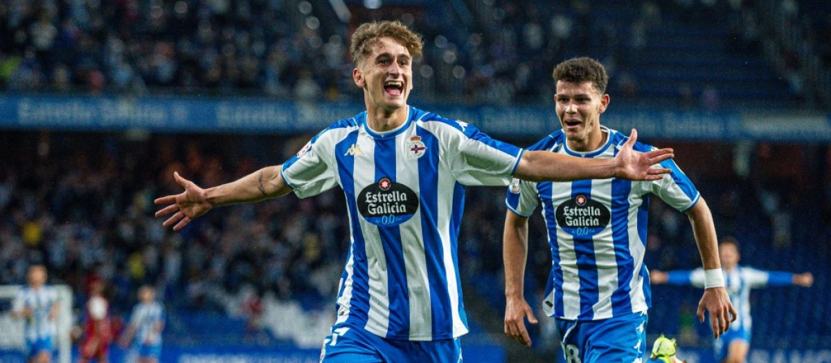 Noel López en la celebración de un gol.