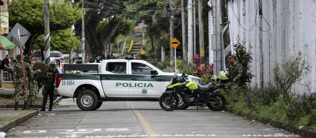 Policías colombianos resguardan la prisión de Tulia en el Valle del Cauca